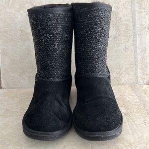 Minnetonka Leather and Sheepskin Lined Warm Boots Size 10